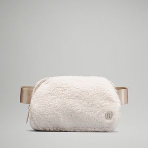 NWT Lululemon Everywhere fleece belt bag